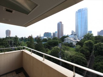 LDKを広げてゆとりと豊かな眺望を確保 LDKを広げてゆとりと豊かな眺望を確保